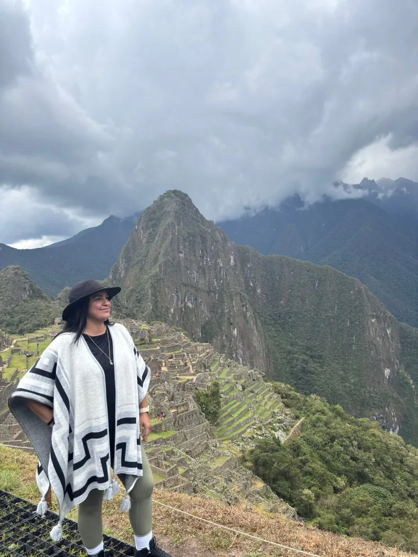 Ester Escalante, fundadora de Viajeros Ticos CR, en Machu Picchu